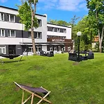 Moderna Nocleg ze śniadaniem 4*