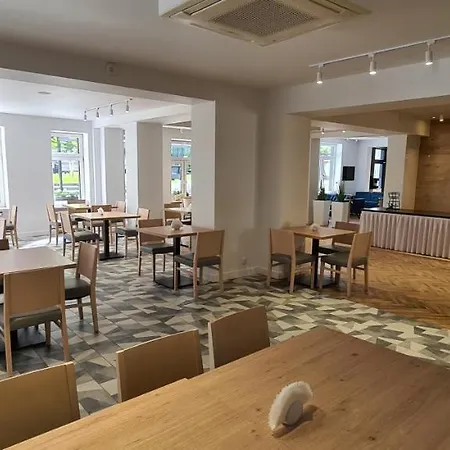 ベッド・アンド・ブレックファスト Moderna 3*