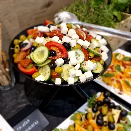 Moderna Nocleg ze śniadaniem 3*