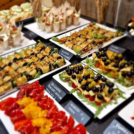 Moderna Nocleg ze śniadaniem 3*