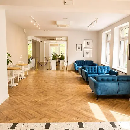 Moderna 4*
