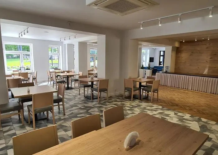 לינה וארוחת בוקר Moderna 3*