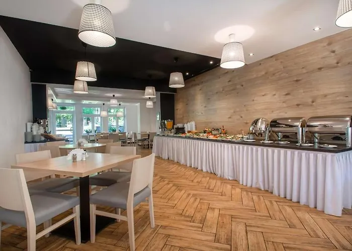 Moderna לינה וארוחת בוקר