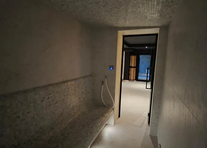 Moderna Nocleg ze śniadaniem 3*